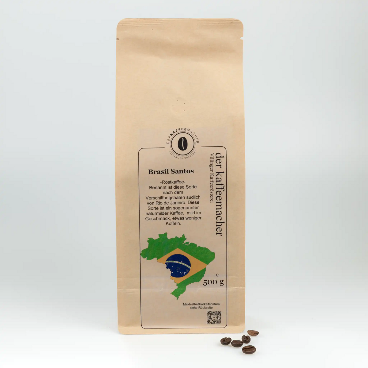 500 g Kaffeepackung aus braunem Kraftpapier von Der Kaffeemacher.
500 g coffee package made of brown kraft paper from Der Kaffeemacher.