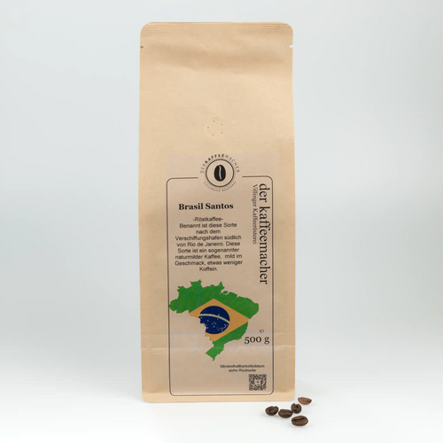 500 g Kaffeepackung aus braunem Kraftpapier von Der Kaffeemacher.
500 g coffee package made of brown kraft paper from Der Kaffeemacher.