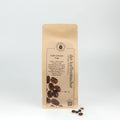 140 g Kaffeepackung aus braunem Kraftpapier von Der Kaffeemacher.
140 g coffee package made of brown kraft paper from Der Kaffeemacher.