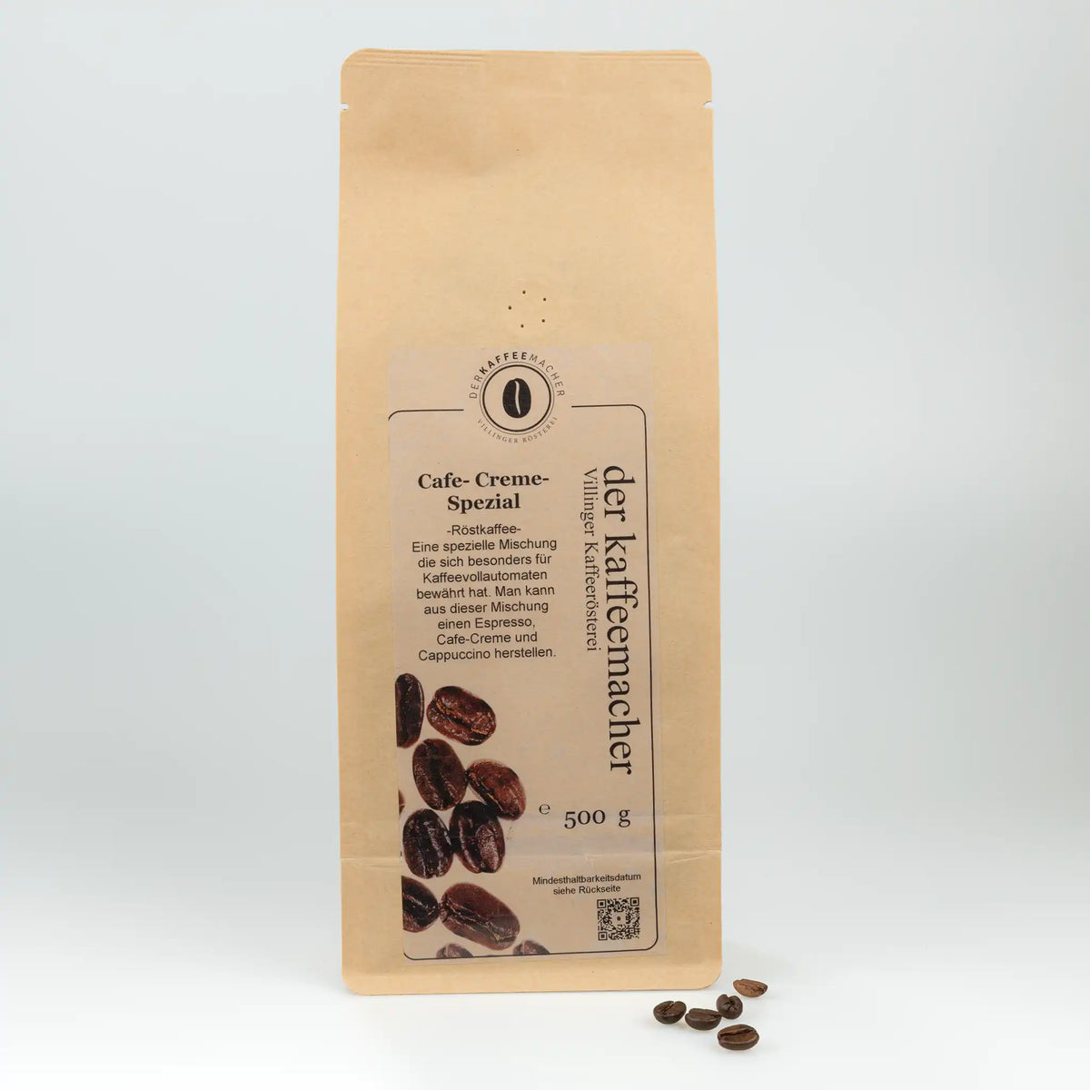 500 g Kaffeepackung aus braunem Kraftpapier von Der Kaffeemacher.
500 g coffee package made of brown kraft paper from Der Kaffeemacher.
