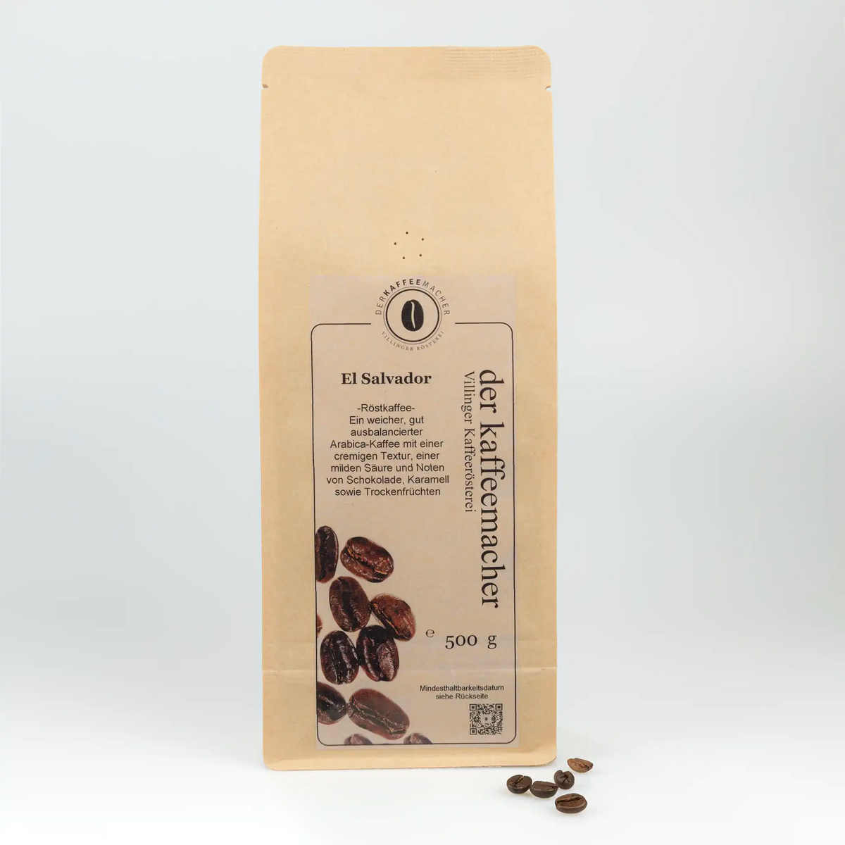 500 g Kaffeepackung aus braunem Kraftpapier von Der Kaffeemacher.
500 g coffee package made of brown kraft paper from Der Kaffeemacher.