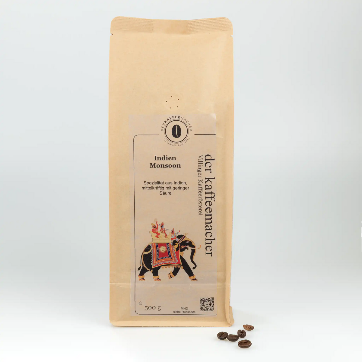 500 g Kaffeepackung aus braunem Kraftpapier von Der Kaffeemacher.
500 g coffee package made of brown kraft paper from Der Kaffeemacher.