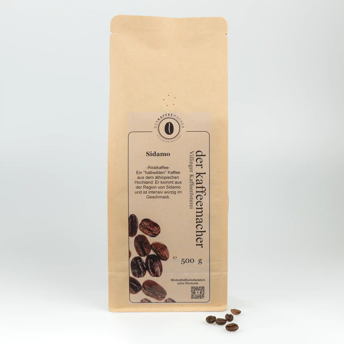 500 g Kaffeepackung aus braunem Kraftpapier von Der Kaffeemacher.
500 g coffee package made of brown kraft paper from Der Kaffeemacher.